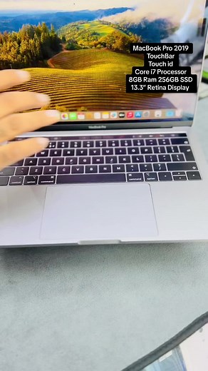 MacBook Pro 2019: TouchBar, Touch ID, Core i7, 8GB RAM, 256GB SSD
