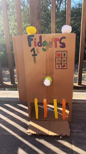 Fidget vending machine😱#fyp #foryoupage #fidgets #kids #creative #diy #fidgetvendingmachine #toys #kidstiktok #popit #art #fidgettoys #roleplay