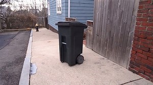 What if your garbage cans can automatically throw away the trash for you?🗑🤖 Invented by Andrew Murray, this robot can follow a pre-programmed schedule, drive itself to a curbside drop off point on garbage pickup days, and then return home safely. The concept is a swag, but will this project be real-life practical enough? You can check it out here:👉 http://bit.ly/2MLdQF4 Gif from: SmartCan . . . . . #robotics #maker #engineering #engineers #coding #makerlife #elegoo #stem #projects #makersgonn