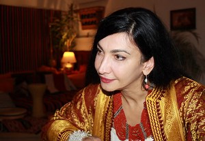 Maram al-Masri: dialogo con la poetessa siriana esiliata per i suoi scritti