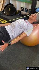 💪Come on, INDO BOARD Fam! Let’s start this week off right! Check out these exercises from INDO BOARD Brand Ambassador, Suzie Cooney! In this video, she trains one of her clients. Suzie is a phenomenal coach on so many levels, and I am so grateful I get to train with her, too (via Zoom)! Interested? DM @suzie_cooney HURRY! 😊💪🤙💙🌎✌️Georgette suzietrainsmaui.com . @suzie_cooney Functional Core / Strength Training: 1. Bridge on Stability Ball Shoulder Break Press Downs- VERY 💪🏼💪🏼difficult, 