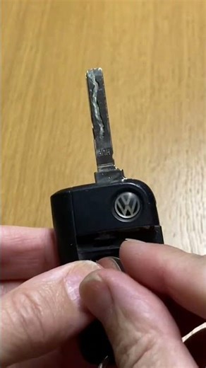 CAR KEY BATTERY CHANGE