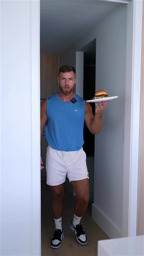 Cunnie jacks fried chicken burger | Evidence Based Training