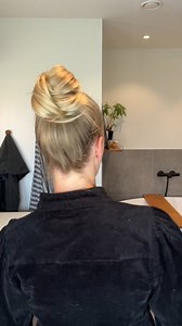 Se hvordan du forvandler en hestehale til en nem og smuk snoet knold🤩 Spar 25% på Roze Avenue* 👉 https://nicehair.dk/m/roze-avenue.html Find Roze Avenue sprayvoks her 👉 https://bit.ly/4cRxcTe *Tilbuddet gælder til og med d. 3 nov. ved køb for min. 119 kr. Gælder ikke Niceprice, udvalgte produkter, julekalendere og gaveæsker og kan ikke kombineres med andre tilbud. | NiceHair.dk