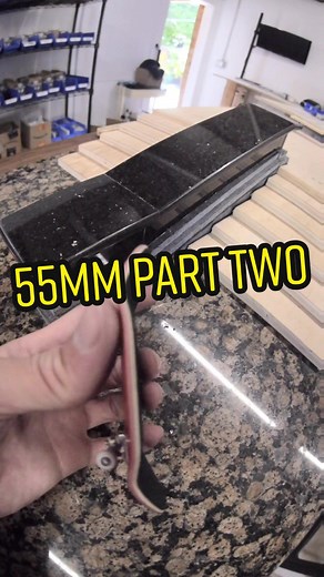 Dynamic Fingerboard Deck with 26mm Trucks