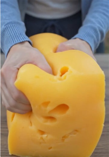 Boss getting on your nerves? Homework making you cry? 😭 Just squish the cheese! 🧀 Literally the most satisfying thing on my desk right now. The ASMR alone cures my anxiety. 🧘‍♀️#squishytoy #fidgettoys #stressrelief #adhdcheck #officetoys