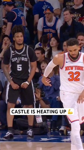 Stephon Castle is attacking the rim