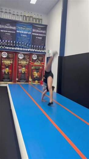 Tumble! 💙🤍🖤@northerncheerelite #cheer #northerncheerelite #fypp #tumble