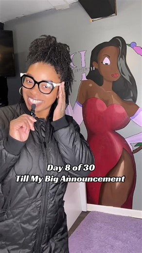 Day 8 & I’m trying to see something. 🫣 • • My AuraControl edge control is really like that!! 🙌🏽 It’s going to give you sleek edges with out drying you out. And no white residue!!! 💟💟 • #30daychallenge #postthecontent #jessicarabbitt #auracontrol #beautifulaura