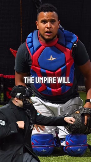 CATCHPRO ACADEMY on Instagram: "Otro tip súper bueno para los receptores, aprender a cómo esperar por la bola 🔥🔥🔥💵 #catchproacademy #catchers #tips"