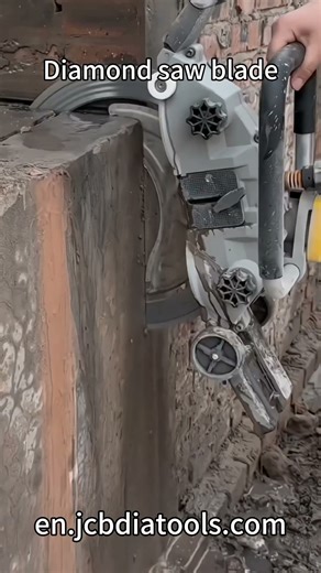 Diamond saw blade for concrete cutting