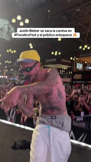 UFFF 🔥🔥 @Justin Bieber se saca la remera en #fanaticsfest 💣#creatorsearchinsights #sonidooriginalmusica #justinbieber #tumusicahoy