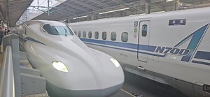 File:Shinkansen N700 Series Bullet Train Tokyo Station by Don Ramey Logan.webm - Wikimedia Commons