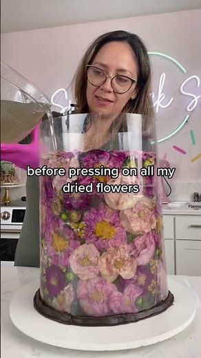 I still can’t believe this worked! Learn this gelatin cake tutorial on www.sugargeekuniversity.com