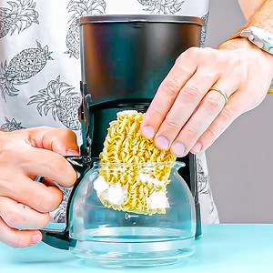 Get cookin' with these 30 terrific tips & tricks for the kitchen! 🍳🍽🍞 FULL INSTRUCTIONS: www.cleverly.me/30-kitchen-tricks | Cleverly