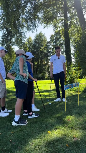 Séance de chip roulé, petit défi en passant en dessus d’une barre avec de moins en moins d’espace💪🏼🔥⛳️#golf #golftiktok #golfer