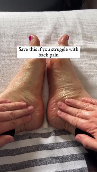 #backpainrelief #reflexology #reflexologymassage #painrelief #selfhelptips #selfhelptiktok #selfcare #selfcareroutine #backpaintreatments