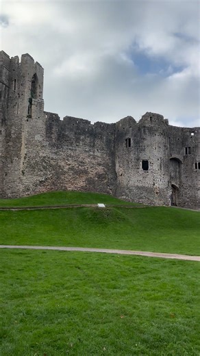 Three beautiful castles to visit in wales 1: Chepstow castle 2: Laugharne Castle 3: Caerphilly Castle What’s your favourite castle in wales? #chepstowcastle #laugharnecastle #caerphillycastle #yourwales | Europe attractions