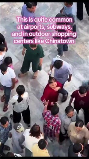 Can you spot the pickpocket that stole her necklace? #tips #grandtheft #theft #unexpectedsituations