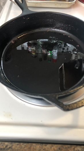 Sugo Rosa Sauce! This creamy tomato sauce is the perfect pairing for your pasta! Dipping crusty bread in it is even better! The recipe is in my b!o, and also in the comments! #tomatosauce #italiancooking #easysaucerecipe