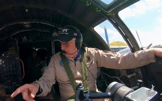 二战 B-29 轰炸机多视角转场飞行（带空管录音）