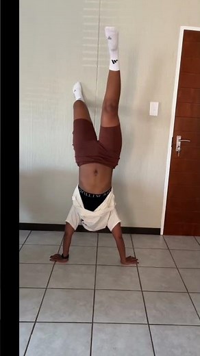 Handstand practise 🤸 #shorts #handstandhold #shortsviral