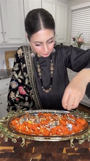 Sham Glam on Instagram: "Sharing quick and easy recipe of my winter favorite Gajar ka Halwa. Recipe 1.5kg fresh carrots 2 cup milk 1 stick butter (half cup) Cardamom powder 1-2 cup sugar 3-4 tablespoons condensed milk Hint of rose water Nuts for garnishing Dress @aneelas_collection #gajarkahalwa #winterdessert #recipes #dessertrecipe #freshfood"