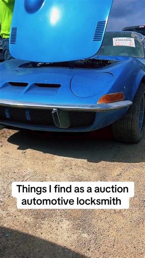 Found this cool 1972 Opel GT. Old school cars have a interesting vibe to them