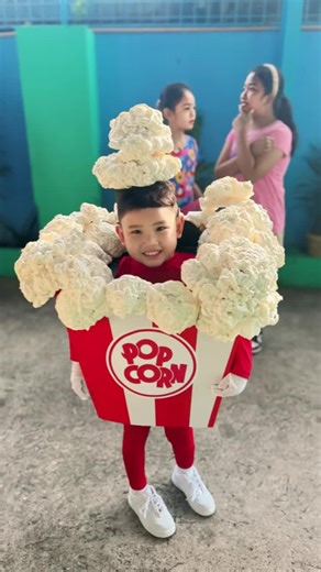 DIY popcorn costume for Halloween trick or treat at school. 🥰 #DIYpopcorncostume #popcorn #foodcostume