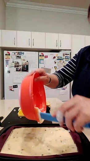 Easy condensed milk slice #TupperJen #tupperware #slicerecipe #kidscooking #holidaybaking