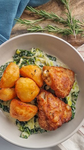 Amy Sheppard on Instagram: "Creamy Cabbage & Leek Whether you're having a full roast dinner with all the trimmings, or a midweek mini roast...you have got to try this This is probably my most popular recipe - it's become a regular with so many of you... and I now can't have a roast dinner without it It's the perfect side dish - it goes with beef and chicken...it even goes with turkey 😉 I've got some really special Christmas recipes coming up in the next few weeks, so make sure you're following