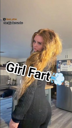 Her:@jada.roundss Hot redhead girl fart in gray jumpsuit