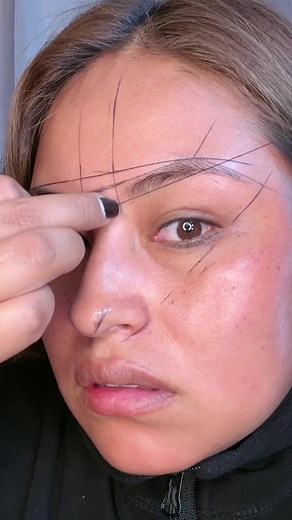 Medición Perfecta de Cejas para Hombres