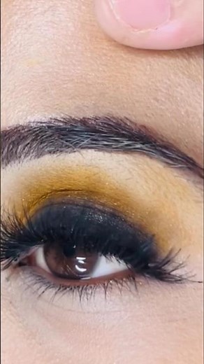 eye makeuo2025 Smokey Eye Makeup Tutorial | Black & Gold Eye Shadow Look#shorts#makeup