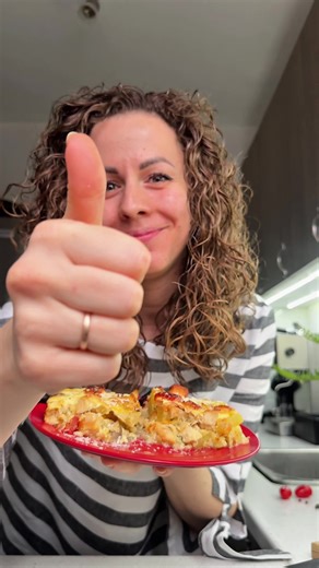 Kiprecepten.nl on Instagram: "Eenvoudige ovenschotel met kip en een zachte roomsaus Een goed gevulde ovenschotel waarin kip, aardappelen en champignons samenkomen in een romige saus. De oven doet het meeste werk, waardoor je een makkelijke en vullende maaltijd hebt. Bekijk nu het hele recept via de link in de bio. #kiprecepten #cooking #food #chickenrecipes #ovenschotel #reels"