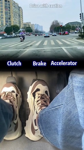 1.7M views · 5.2K reactions | 3_seconds,_allowing_you_to_avoid_a_car_accident.#driving #knowledge #drivingtips #reelsfacebook #reelsfypシ #facebookreelsviral #reelschallenge #reelstrending | Driving tips | Facebook