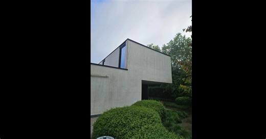 🎬 Je gevel weer als nieuw – zonder schade! 🏠✨ Is je crepi-gevel groen, grauw of bedekt met vuil en algen? Met onze professionele softwash-techniek reinigen we je gevel grondig én veilig — zonder hoge druk, zonder beschadiging. ✅ Verwijdert algen, mos en aanslag ✅ Behoudt de originele kleur van je gevel ✅ Langdurig schoon resultaat 💧 Laat je woning weer stralen – kies voor een zachte, doeltreffende reiniging! 📞 Contacteer ons vandaag nog voor een gratis offerte | Milado-cleaning