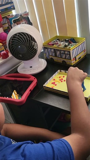 JALU 💙 my mini connect 4. #shorts #funny ##fyp #autisticboy