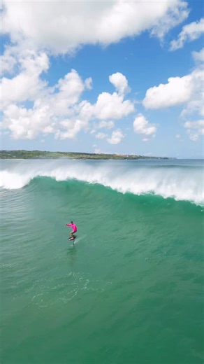 Foilhub on Instagram: "@tow.boogie just changed the game 🤯 Tow foiling will never be the same again. J-Bay all to myself while dialing in the Boog 👌 @amosshapes Spitfire v2 4’2 @armstrongfoils MA690 @kaohileash 🎣 @oceaneyessurf 🚁 #bali #indonesia #hydrofoil #hydrofoiling #amosshapes #armstrongfoils #foilhub #foilsurf #foilsurfing #kaohileash"