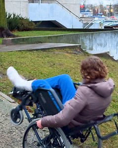 Can a person travel alone with a wheelchair? | Handy Panda
