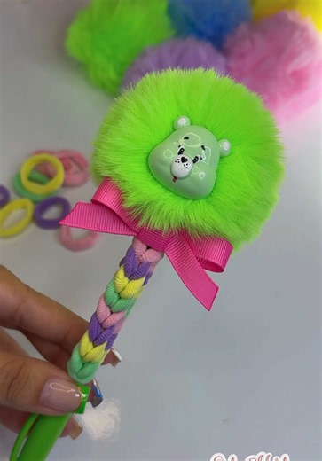 Inspiração de caneta personalizada 💚✨🥰 . . #canetaspersonalizadas #diy #lembrancinhaspersonalizadas #artesanato