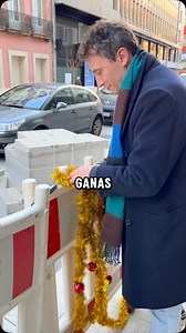 Estamos en navidades aunque con las obras sin acabar y las vallas sin quitar están siendo difíciles, aunque de ánimo e ilusión estamos a tope. Recuerda que un regalo de tu lista sea de una mercería y apoya el pequeño comercio. #merceria #haberdashery #visitcoruna #coruña #pequeñocomercio #merceriaonline | La Crisálida