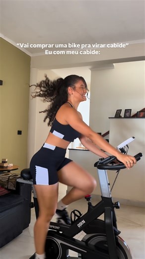 Maria Vitória on Instagram: "Uso meu cabide todos os dias!! Link da minha bike na bio🚀 Qual próxima música devo pedalar? #spinning #viral"