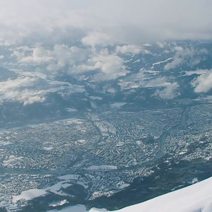 Innsbruck is not called the 'Capital of the Alps' without reason: a historic old town surrounded by 13 skiing resorts. Spend your mornings carving down powdery slopes and your afternoons wandering the Habsburgs' Imperial Palace with the SKI plus CITY Pass 😍 Find out more about winter in Innsbruck 👉 http://visit.austria.info/6188yfS4e | Vacation in Austria