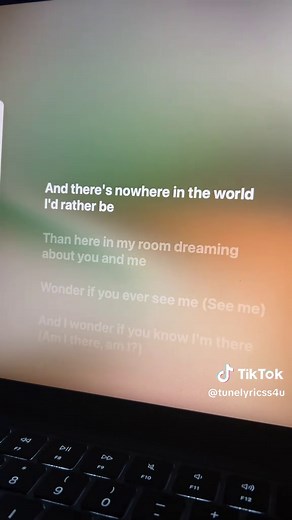 Dreaming of You - Selena Lyrics Video