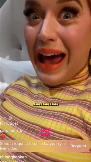 Katy Perry shows off her baby bump for the first time during a live stream 🤰🏻