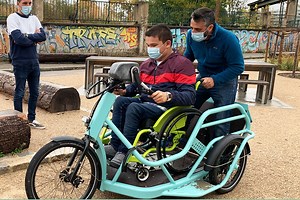 Lyon : les vélos électriques et inclusifs "Benur" pour fauteuil roulant sont désormais en libre-service et gratuits