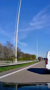 Deux chevaux en liberté sèment le chaos sur l’E40 : plusieurs accidents et une personne blessée #RTLInfo #Accident #E40 #Chevaux #FaitsDivers #Belgique | RTL info.