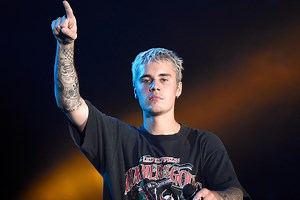 Justin Bieber storms out on screaming fans