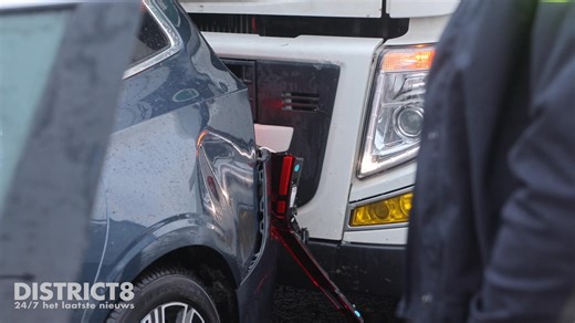 Poeldijk - Op woensdagmiddag vond een ongeval plaats op de Paul Captijnlaan in Poeldijk, waarbij een vrachtwagen en een auto betrokken waren... Meer info en foto’s in ons item op onze website of via onze District8-app: https://district8.net/winterplezier-zorgt-voor-kop-staartbotsing-paul-captijnlaan-poeldijk.html | district8.net